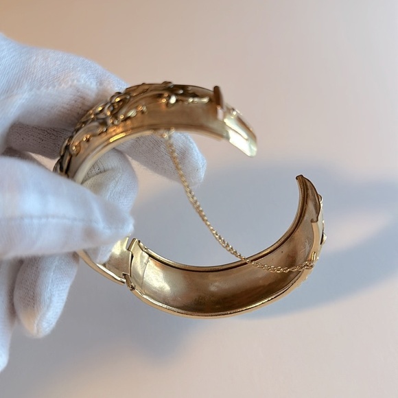 VTG Coro Pegasus Hinged Bangle Bracelet Goldtone 1940’s Victorian Revival - Picture 4 of 12